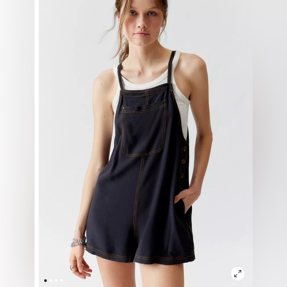 Urban Outfitters Black Overalls Relaxed Fit - Picture 1 of 8